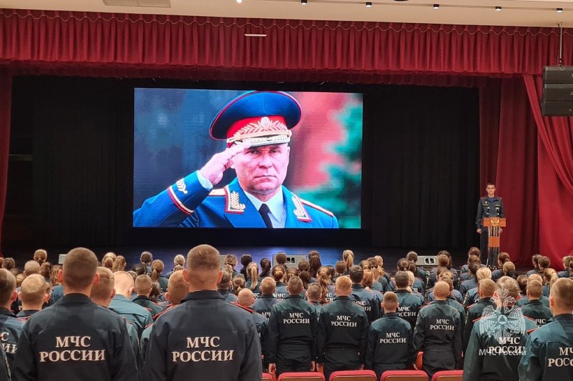 Личный состав Академии почтил память Героя России Евгения Николаевича Зиничева